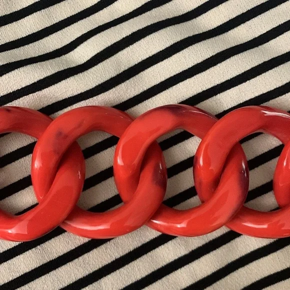 TORY BURCH GRADUATED RESIN NECKLACE WITH MONOGRAM CLASP - Picture 5 of 10